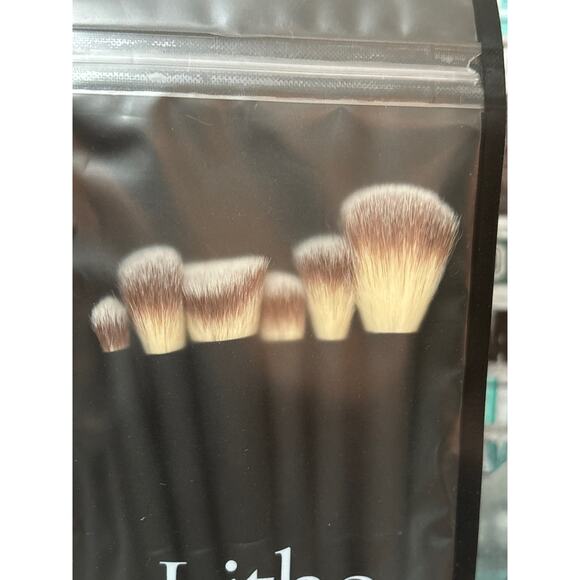 Lithe Beauty Everyday Brush Set - Picture 3 of 3